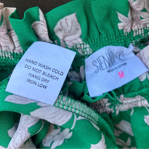 Sienna Sky • M • Green/Cream Floral Ruffle Short Sleeve Blouse • NWOT - Picture 6 of 7